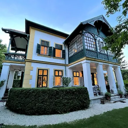 Csokonai Luxury فيلة